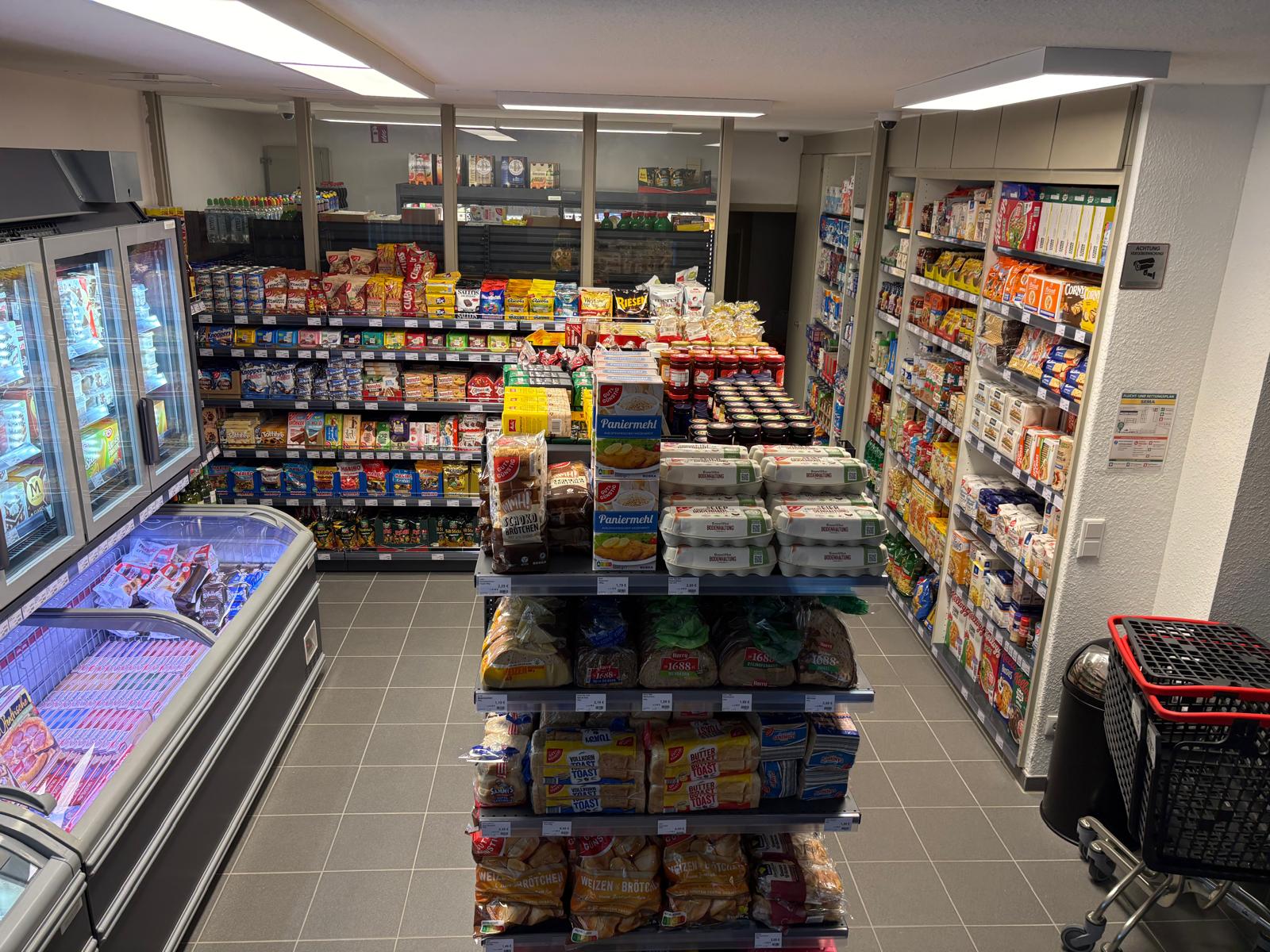 Snackregale bei SEMA