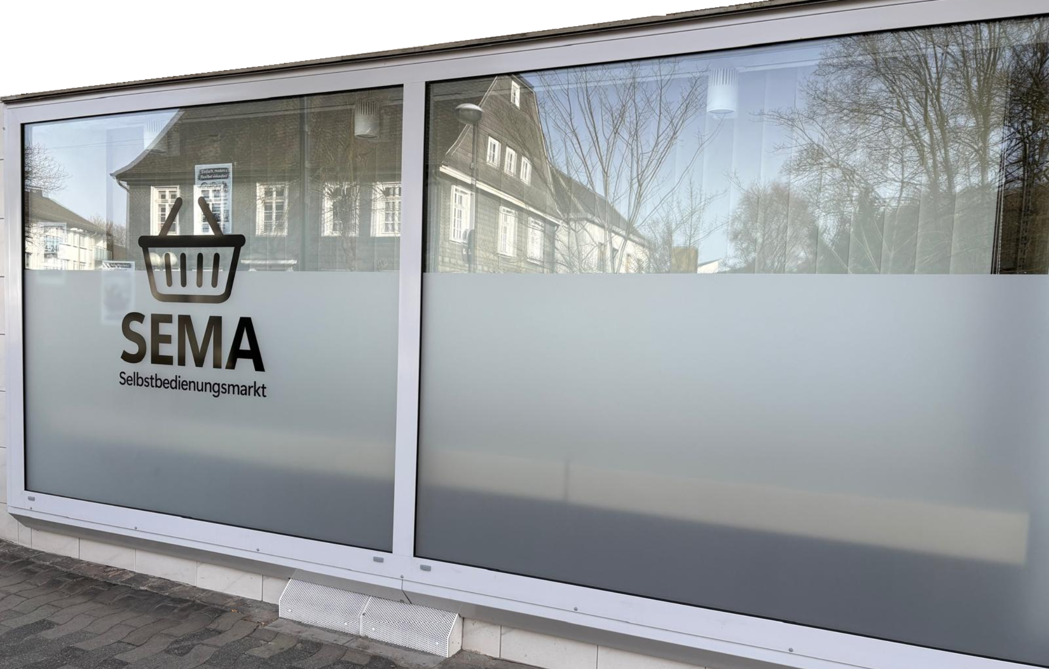 Schaufenster von SEMA – Selbstbedienungsmarkt